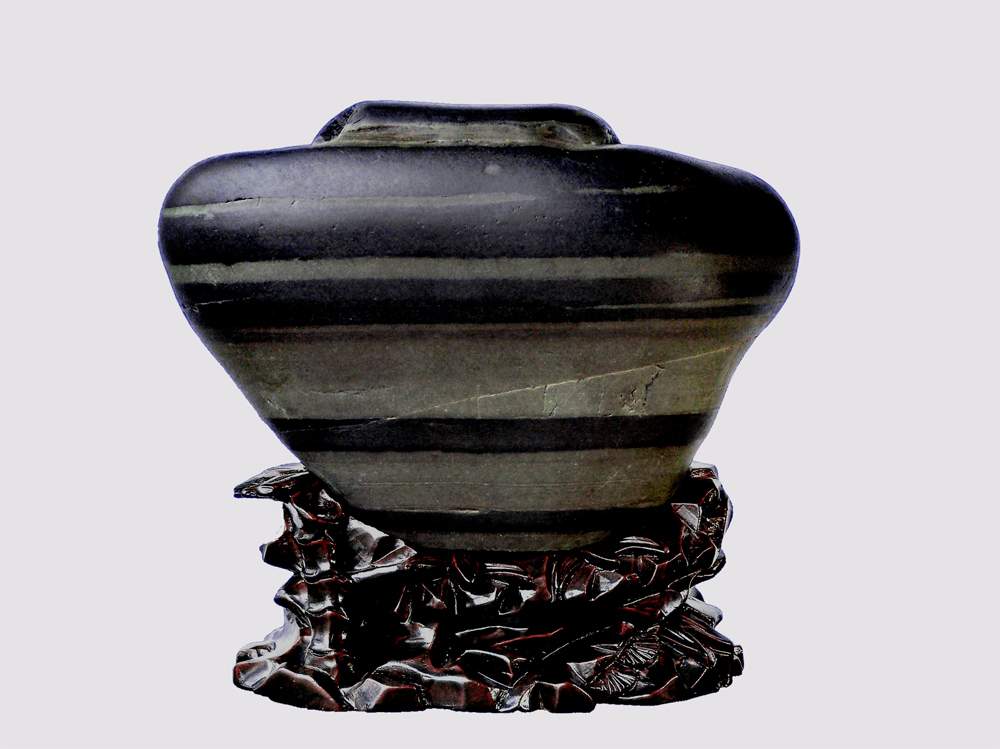 奇石价值靠四方面鉴别 养护奇石学问大(图)(图1)