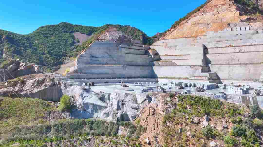 饰面石材矿权大变局：从粗放的资源开发向精细的“系统化运营”加速转型。(图2)