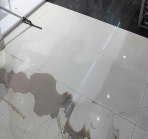 地板石材表面的污渍怎样清洗：方法、对比与实践解析(图2)